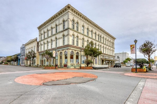 Eureka Apartments image 6